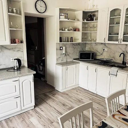 Apartmán Strecno S Vyhladom Na Lomnicky Stit *