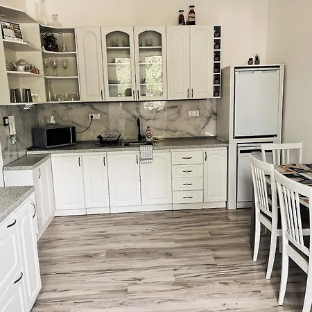 Strecno V Centre S Vyhladom Na Lomnicky Stit *